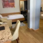Homeoffice & - Kral * ארלנגן